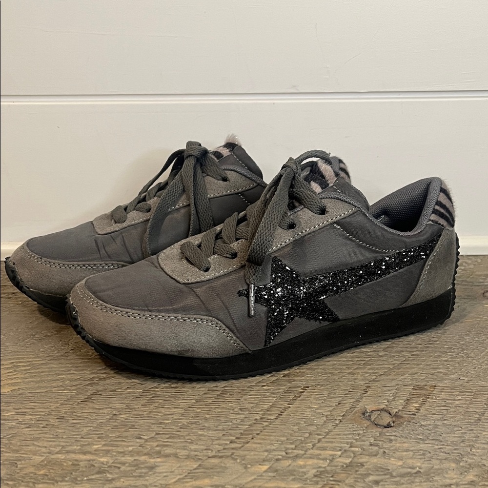 Very G Vintage Gray Star Sneakers - Size 6.5 - Picture 1 of 8